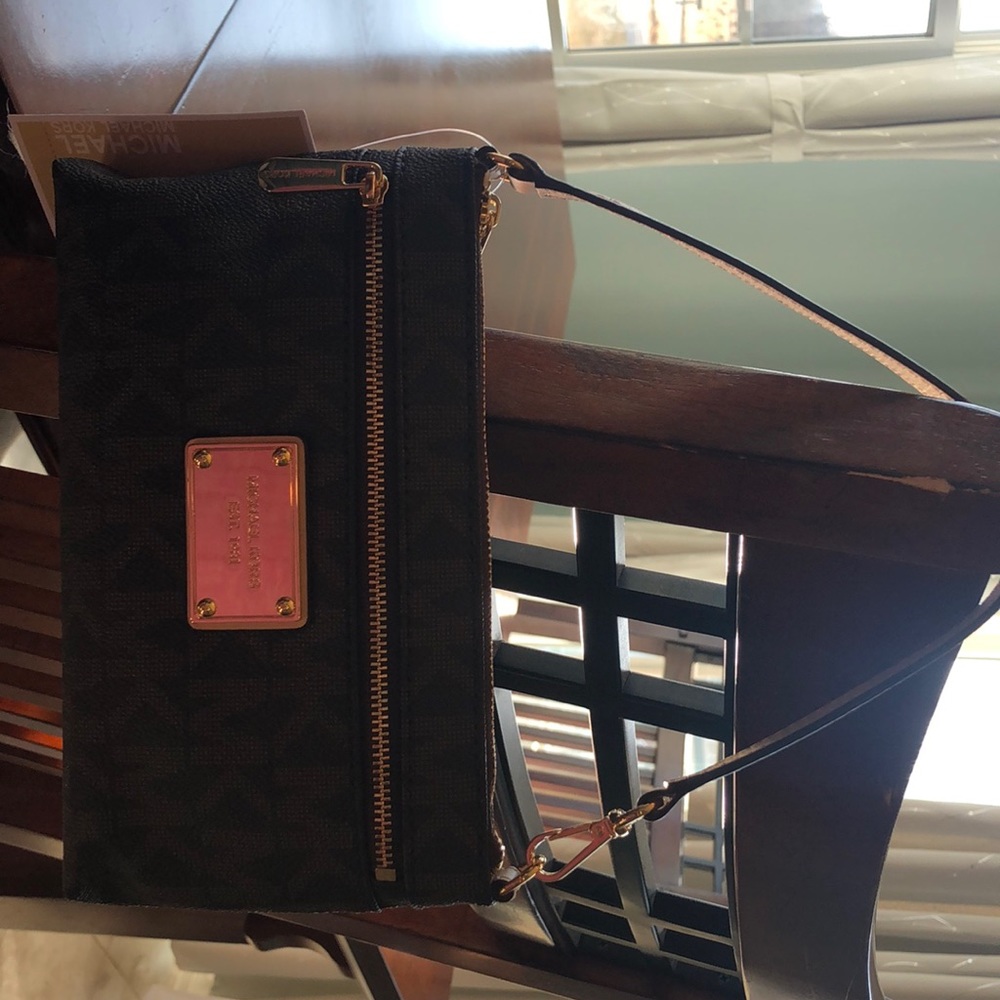 Brand New Michael Kors LG Wristlet Brown gold and Tan